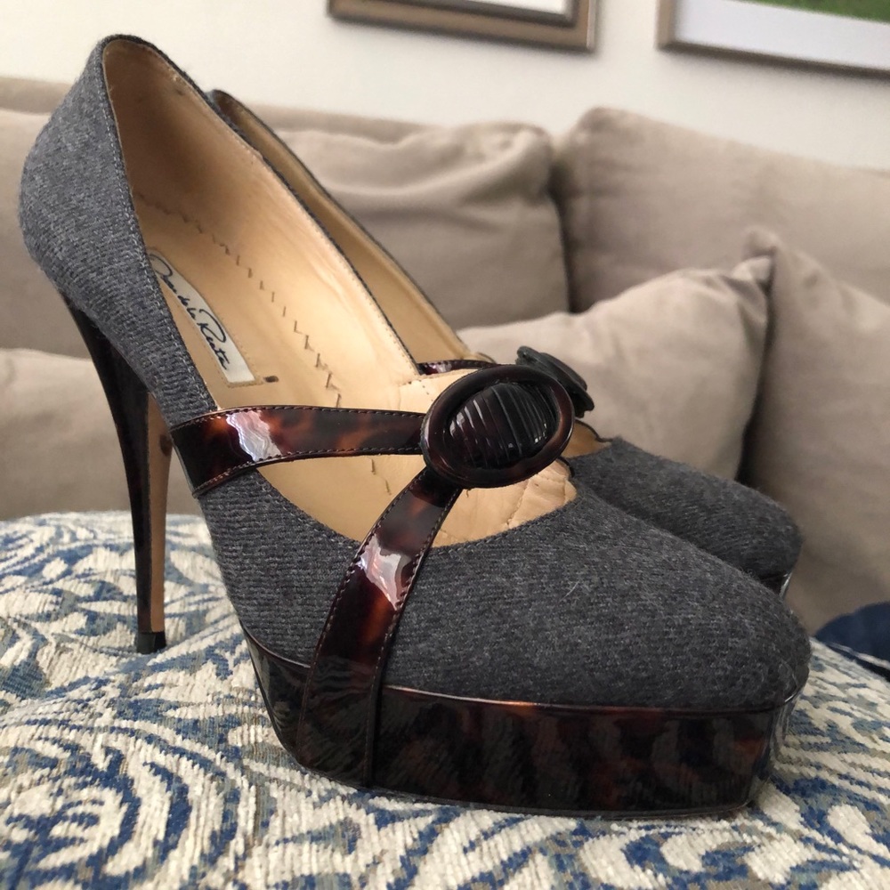 Authentic Oscar de la Renta Pumps, Size 37